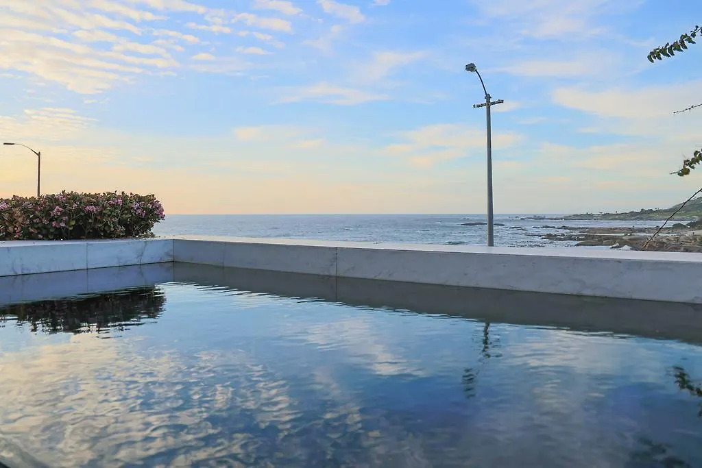 Ebb Tide Apartments ケープタウン
