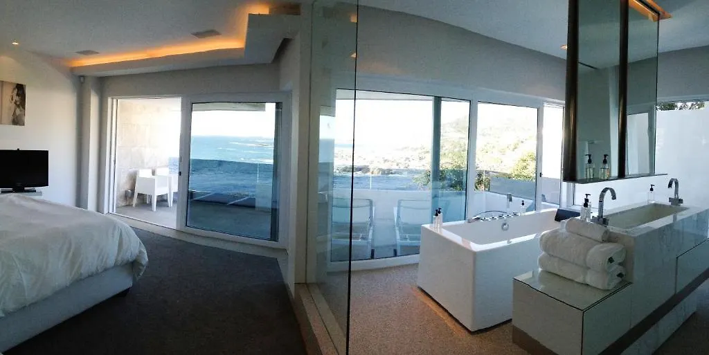 Ebb Tide Apartments ケープタウン