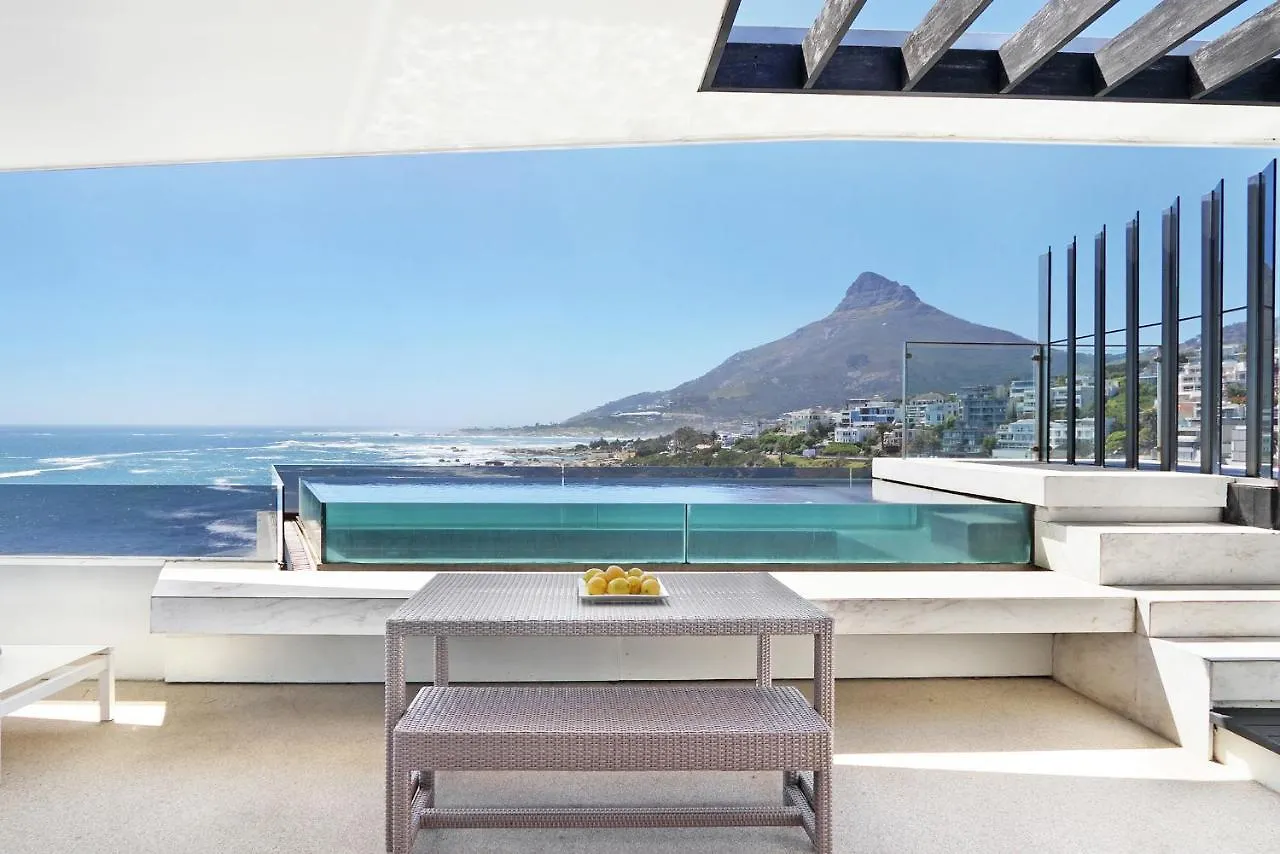 Ebb Tide Apartments ケープタウン