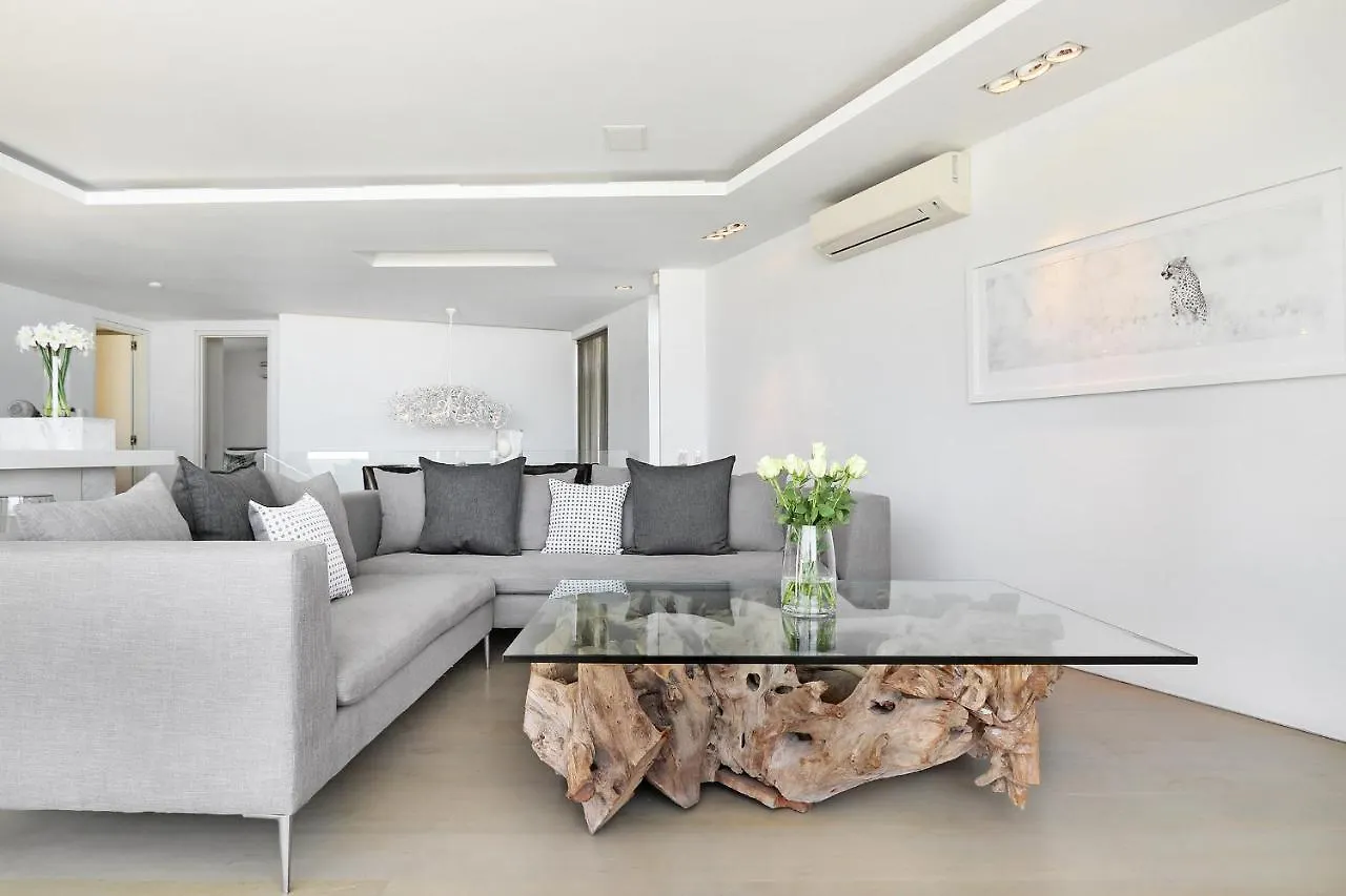 Ebb Tide Apartments ケープタウン